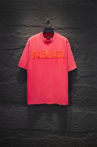 款号:5202# Balenciaga.Ss 抢购Zp开发定染面料色.破洞.印花.水洗.做旧.版型. 采用32S 1*2精棉双纱平纹，260克；搭配32S 1*