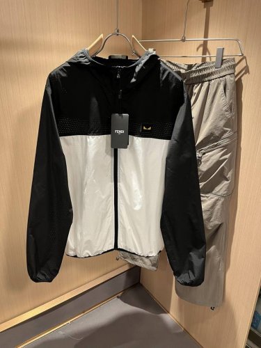 fen*I 芬*迪 2025春夏新款防晒服夹克外套，意大利原厂订单，Fd家族人气单品，代表性十足，规格感十足的精品，所有Fd粉丝都值得抢购的精品！纯正意代渠道订