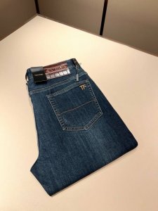tom Ford 汤姆福特 2025春夏新品发售！牛仔高级百搭实用主义不哗众取宠！港澳台地区限定款！！立体裁剪纯棉材质！台湾外贸公司承接、材质精致细腻似乎是普拉