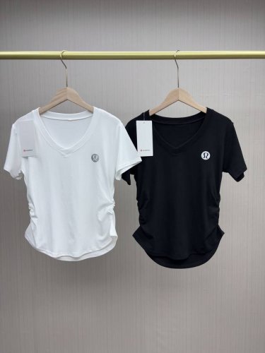 一包两件，属于夏天的小性感！颜值逆天的V领小蛮腰短袖来啦！Lulu2025春夏新款V领款小蛮腰立体腰线短袖，高弹力短袖上衣！绝对服Lulu家的设计师，真的超级百