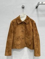 独家首发高端品质控Cel*Ne25春夏新品 复古名媛风鹿皮绒皮衣外套 原版定制100%鹿皮绒羊皮 经典休闲版型百搭不挑人 气质娃娃领的反差感可甜可盐 宫廷风少女