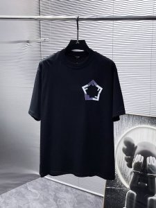 芬迪 Fendi 2025新款 圆领 短袖 T恤 体恤 半袖 高端版本 专柜定制面料 透气舒适度高 细节无可挑剔 品牌元素设计理念 体现高品质 手感细腻柔软 呈
