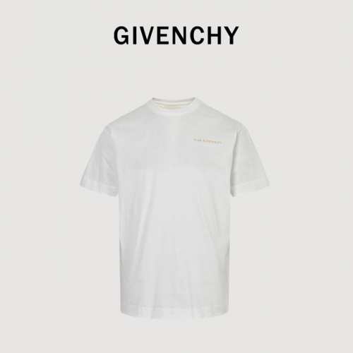Givenchy 纪梵希 25Ss 蛇年刺绣短袖 采用100%棉质面料，柔软透气，让你在夏日里尽享舒适。 正面是纪梵希首字母刺绣标志,背面是蛇形枝形吊灯刺绣图案