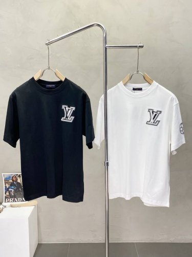 louis Vuitton路易威登独家专供新款原单男士休闲短袖 高端定制 高版本 时尚百搭爆款进口面料 手感超柔软细腻 穿着亲肤舒适 高端精品 代工厂P精细做工