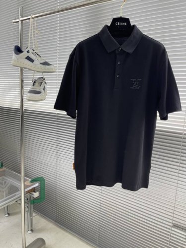 驴牌 2025春夏系列翻领T恤 尺码: M-4Xl 版型：微阔版型 克重：220克重 成份：100%棉 珠地莫代尔 工艺：图案真空云朵贴布刺绣融入了Lv 家的经