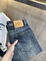 Armani阿玛尼 2025新品男士牛仔裤 面料舒适弹性好 独家发售 时尚优雅 重工艺设计 采用原色酵母水洗工艺 精选进口重磅丹宁牛仔面料 配定制五金装饰 真皮