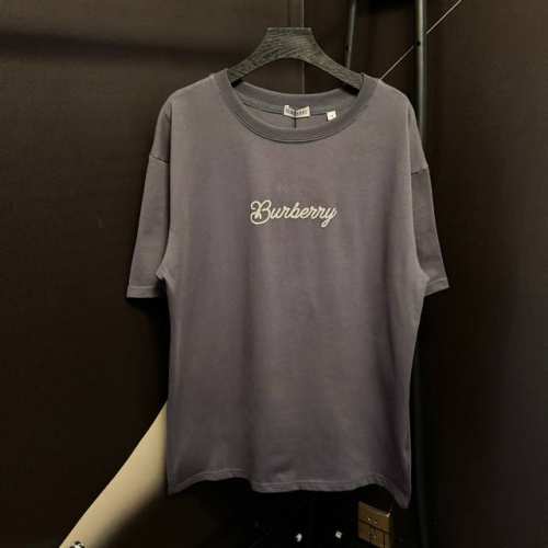 款号 M073 原版灰蓝 Burberry 巴宝莉冲浪板发泡印花短袖 面料采用260克纯棉双纱螺纹搭配32支双纱1*1 面料定染灰蓝黑螺纹同缸配套定染 工艺 印