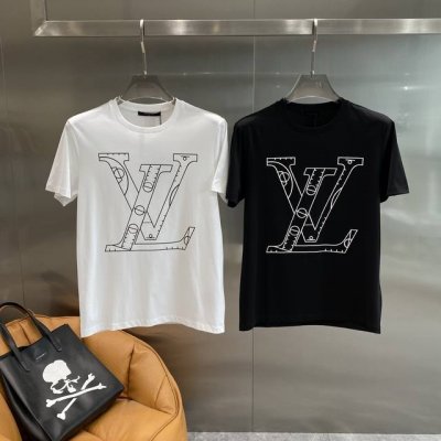 驴家 lvt恤 夏日经典时尚之选 简约而不失格调 胸前标志性的白色 Lv 图案 线条精致 充满设计感 瞬间彰显出品牌的奢华与高端 面料亲肤又透气 M-3Xl 隔