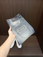 迪奥 2025新款新品 专柜有售 实体店极品牛仔裤专柜原版1:1好货 适合各个年龄段 市场最高版本的欧洲进口面料 舒适柔软亲肤 上身效果超级棒时尚百搭 笔挺有型