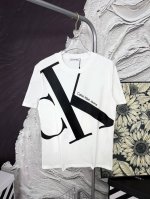 款号Aa13 100 ck胸口字母大标短袖 calvin Kleinck 专柜同款 采用280G纯棉面料 32支双纱 拿手上非常有质感 立体 大气 夏天百搭好穿