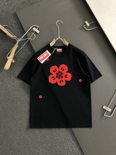 kenz*合身版型M-Xxxl 25春夏顶级字母花卉融合刺绣重磅经典短袖，精致工艺专柜面料，顶级元素融合打造，经典短袖3标齐全，潮男时尚，无论是上身舒适度还是都