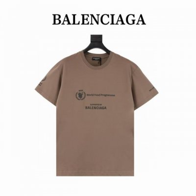 Balenciaga 巴黎世家 世界粮食计划印花圆领T恤 印花材料采用安全环保无毒婴儿认证的发泡材料；印花轮廓清晰干净，有康丽机器出来的质感；如果衣服要清洗的