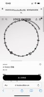 lv路易威登珍珠项链 配全套包装 Lv Pearls 项链以多元材质展现匠心细节，将品牌元素穿插于珠饰链条，再巧妙融入 Damier 图案铭纹，成就品牌拥趸的别