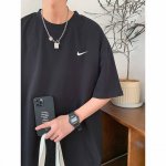 Nike 耐克海外专柜立体胶印短袖T恤，高品质 ，男女同款 260G高克重新疆棉面料，宽松落肩的版型，不挑身材，包容性更强，经典三叶草立体印花，丰富了版面的装饰