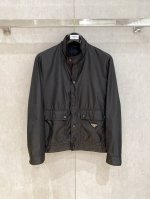 调价格P 。普拉达官网同款，三标齐全！2025春夏新款男士夹克外套，时尚休闲高端版本！专柜定制面料 透气舒适度高，细节无可挑剔，品牌元素设计理念，体现高品质。手