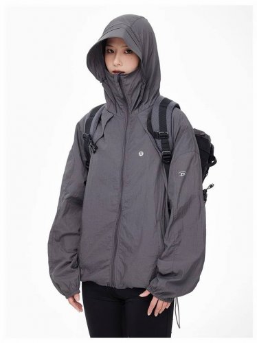 露露Lululemon 救命这件防晒衣简直是户外 “保命衣” 户外人的命，都是 Lululemon 给的！这件 2025 夏季新款防晒衣，轻薄透气冰感速干，真抽