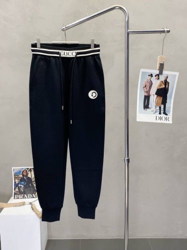 gucci古驰独家专供新款 休闲裤 高端版本！专柜定制面料 透气舒适度高，细节无可挑剔，品牌元素设计理念，体现高品质。手感细腻柔软！呈现休闲裁剪，上身版型超赞！