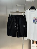 裤子 Loewe*罗意威25S新款五分短裤.男女同款！黑色系搭配非常高级.口袋下方精致品牌图形绣花.后口袋搭配字母Loewe绣花.简单高级.腰头采用松紧设计.舒