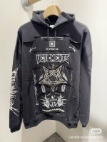 V000 新款复杂贴片连帽卫衣！ 原版开模，480高克重纯棉面料，手感一流，版型偏大，多裁片贴片纯手工缝制，男女同款！ 尺码：S,M,L,Xl