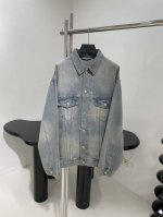 *新品牛仔丹宁派克廓形牛仔衣 甄选环锭纱牛仔面料，大廓形版型剪裁 后幅有镭射夜光字母装饰 多次做旧洗水工艺才能呈现一摸一样的效果 男女同款 春夏薄款 ：水洗蓝