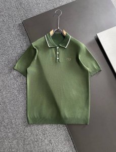 christian Dior迪奥 25Ss新款针织短袖 超经典设计 简约没有任何多余累赘感 衣橱不可缺少的一件百搭单品 采用优质羊毛制作而成 穿身上超级舒适 前