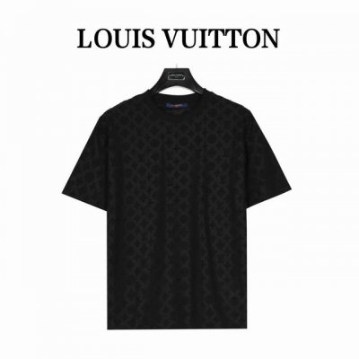 Louis Vuitton 路易威登 25Ss 满印老花提花凹凸套装短袖T恤 原版开模。定制360G毛巾面料，定制的人造丝。61%粘胶纤维，32%锦纶，7%棉纶