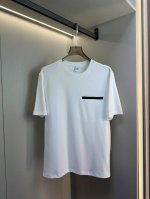 berluti2025春夏新款短T 面料特点：双面液氨棉面料，这块面料具有丝绸般的柔软 光泽感，手感爽滑细腻！双面纱织结构，骨感好，久穿久洗不易变形，真正做到与
