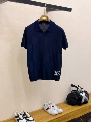 lv路易威登 2025春夏新品针织短袖，进口针织面料，手感柔软。顶级进口私货，设计潮流短袖针织衫，不失奢华 品质毋庸置疑 上身效果超赞，奢华官网同款！尺码：M-