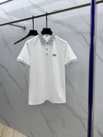 Dior 迪奥 2025春夏新款男士翻领polo衫短袖T恤 柜台同步发售 简洁时尚百搭 高端品质 胸前凹凸Logo设计 袖口特定螺纹针织完美拼色，定制进口双股丝