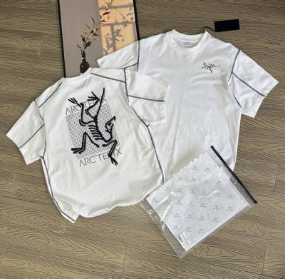 始祖鸟 Arc'teryx 24Ss 明线拼接三针五线工艺 后背网格鸟印花 宽松男女同款圆领短袖T恤 宽松版 品质超赞 颜色 白色 尺码M-L- Xl 肩宽 胸
