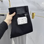 Prada 普拉达 2025春夏新品休闲裤西裤，官网同步发售，裤身工艺设计，进口客供辅料、面料定制，代工厂P出品免检！每个细节做到极致，原版五金配件，潮范十足、