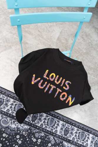 款M132 Lv太阳花 louis Vuitton 路易威登秀场限定24Ss新款Lv字母后背太阳花白墨数码印花圆领短袖T恤 280重磅纯棉 随意对比 采用特定重