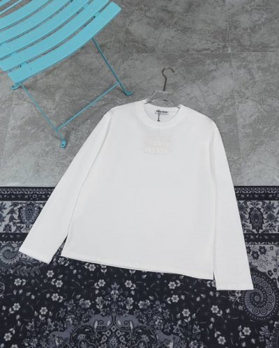 款M732 Miumiu 24Ss春秋新款Miumiu 纯色圆领贴布徽标刺绣长袖 适合春秋两季穿，单穿或者打底穿都超洋气，胖瘦都能穿，小落肩袖一点也不显肩宽，中