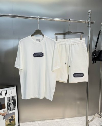 上衣 裤子 Dior*迪奥25S夏季新款五分短裤可搭配T恤.经典刀片字母造型.立体刺绣工艺.视觉感受超前！悬垂感强！手感质感都极完美.时尚又好看！常规版型效果超