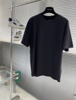 Fend 2025春夏短袖系列 尺码: M-5Xl 版型：微阔版型 克重：220克重 兰精莫代尔面料 成份：100%棉 面料表面纹理细腻平整 触感亲肤顺滑挺括且