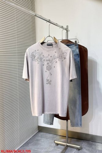 l709 Kl 克罗心 25Fw春夏新款圆领T恤 采用重磅320G双纱精梳棉材质 上身立体感强 前幅采用独特彩拔工艺散钻承托出亮点 面料仅限干洗或洗衣袋包裹反面