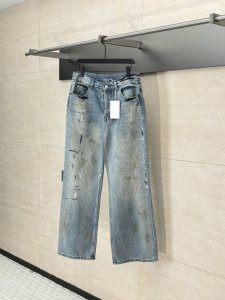 acne Studio* 25Ss新款 M泼墨牛仔裤 整体采用的直筒微阔版型设计 定制的牛仔面料与裁剪比普通工艺复杂很多 调整了多次进口的牛仔面料 面料水洗做旧