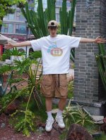 上新！Gucci 古驰个性字母元素碰撞，超级吸睛！ 情侣款圆领短袖T恤，全部采用上等原料，质感好颜色鲜明！ 这种款式上身回头率超高！基础款的圆领Tee,男女均可