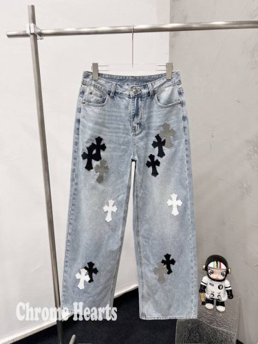 款D36 克罗心 Chrome Hearts ｜克罗心 蓝牛星空拼皮十字架牛仔裤- 采用星空主题的拼皮元素，多以十字架形状呈现，皮料表面有闪粉，在灯光下效果耀眼