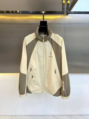 P440 Mon蒙口、2025春夏新品拼色拉链微标立领运动休闲风衣夹克外套。拉链开合，侧面口袋，胸部口袋， 弹性袖口，弹性抽绳下摆，毛毡标识贴片。Moncler