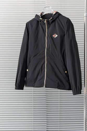 Burberry 2025Ss春季新品 连帽夹克防水拉链连帽夹克风衣外套经典的夹克款式客供订制进口面料五金配件连帽设计风衣夹克非常时尚大气.透气性极佳做工无可挑