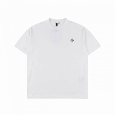 180 Moncler 蒙口 小标刺绣短袖 此款T恤瑧选非常舒适亲肤的纯棉面料，纯色系的单品，呈现岀简约时尚风格，经典的罗纹圆领、胸前精典贴花品牌标志性徽标Lo