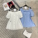 4Ior 迪奥2025夏装新款衬衣 一字肩设计吊带小露肩 纯欲感拉满 穿起来舒适又自在 刺绣小蜜蜂 不管搭配牛仔裤还是半身裙秒变时髦精 2色Sml