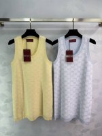 Gucc*2025新品上架 提花针织背心裙 定制Yb全棉纱线织造 质感高级舒适 直筒背心裙剪裁 蓝黄两色可选 通体装点标志性双G字母徽标图案 彰显品牌个性 凸显
