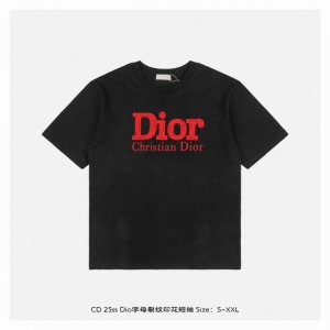 dior 迪奥 25Ss Dio字母裂纹印花短袖 面料采用 克重精梳棉 定制32支1*1螺纹 成衣两遍水洗处理 面料舒适亲肤无异感 定制定染面料 纺织密度高 垂