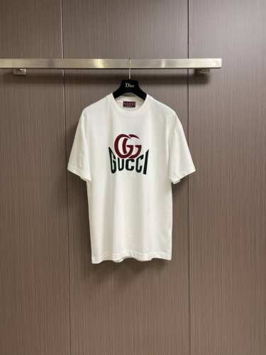 GUCCI 植绒logo 印花圆领短袖T恤，面料采用32支260g精棉双纱面料，不起球 不缩水 不褪色，同缸定染32支双股1x1螺纹 面料舒适亲肤无异感 螺纹纹