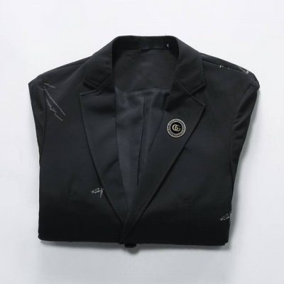 高版本 古奇 2025Ss欧洲专柜主打系列。男士修身西服 ，采用进口羊毛面料 ，面料超级牛逼上身潇洒大气 ，贵气十足！男神必备码数:M-Xxxl 下单请报身高体