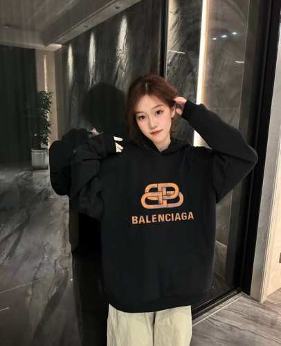 130 Balenciaga 巴黎世家复古迷彩大锁扣春季连帽卫衣 本款采用新疆华棉面料，不起球不褪色不变形，质量超级好，柔软的让你爱不释手，布料挺实，绝对厚实，