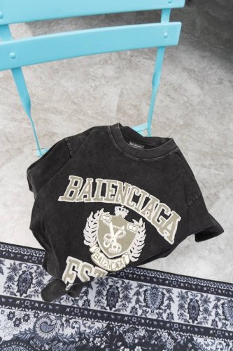 款M131 巴黎麦穗水洗 balenciaga巴黎.24春季新款 皇冠麦穗剪刀发泡印花工艺.成衣做旧洗水短袖T恤.砖柜同步.面料采用巴黎Zp定织定染全棉双纱紧密