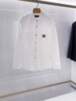P330 L路易*登家族男士休闲时装外套衬衫款，25年春季爆款新衣，香港洋行渠道货，明星级人气限量单品，今年白色系独家销售！ 整体的设计沿袭了L*V家族的元素和